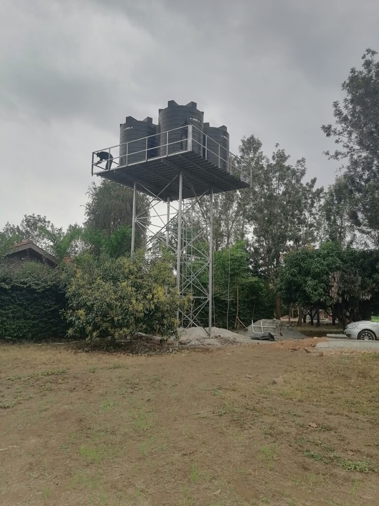 Monopole vs Lattice Water Tower
